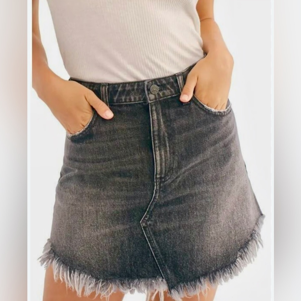 Free People Bailey Maverick Mini Skirt Women's Size 30 Frayed Raw Hem Denim
